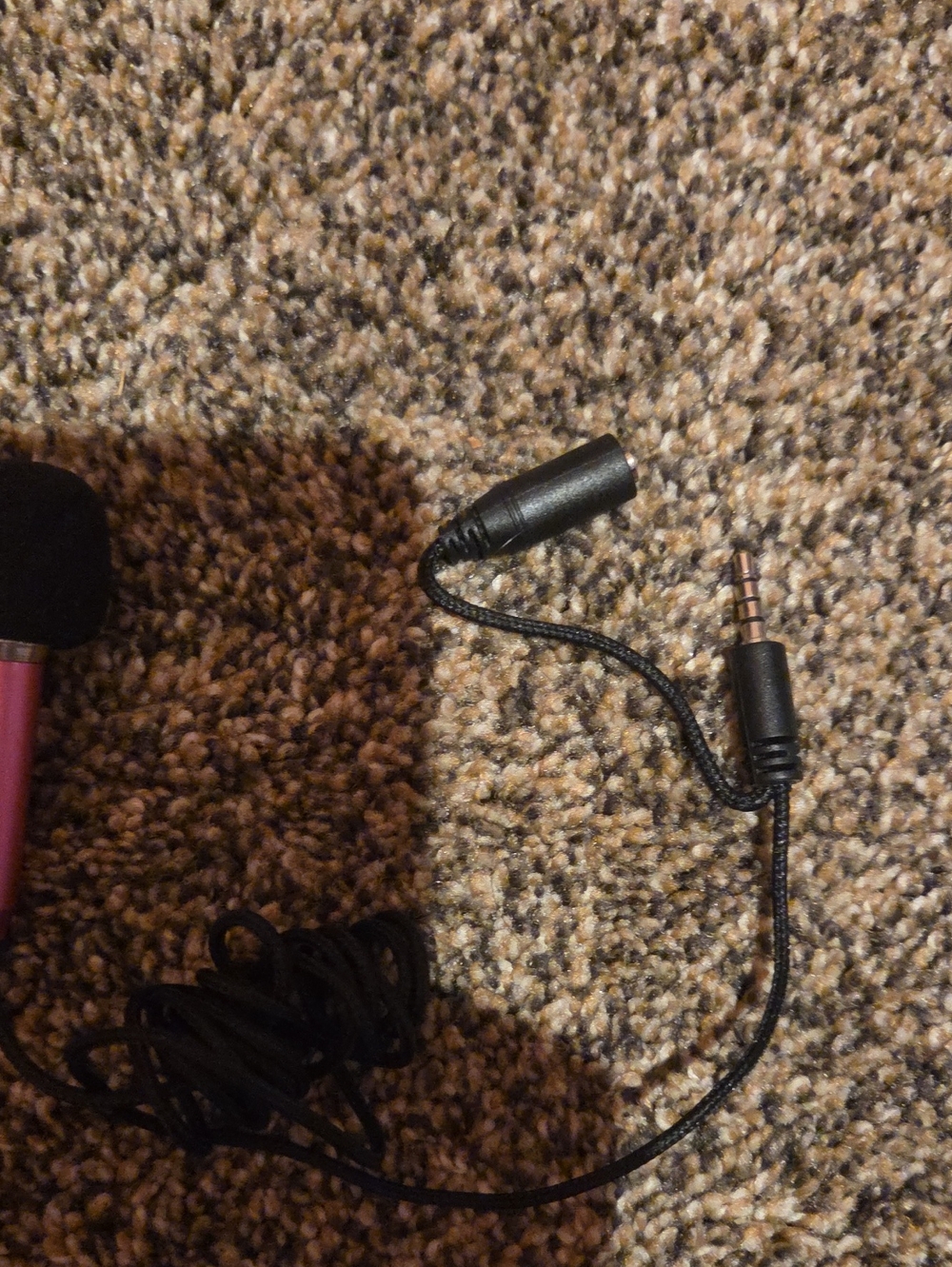 Pink Wired Mini Microphone with Foam Windshield - Compact Computer Accessory - Picture 2 of 3